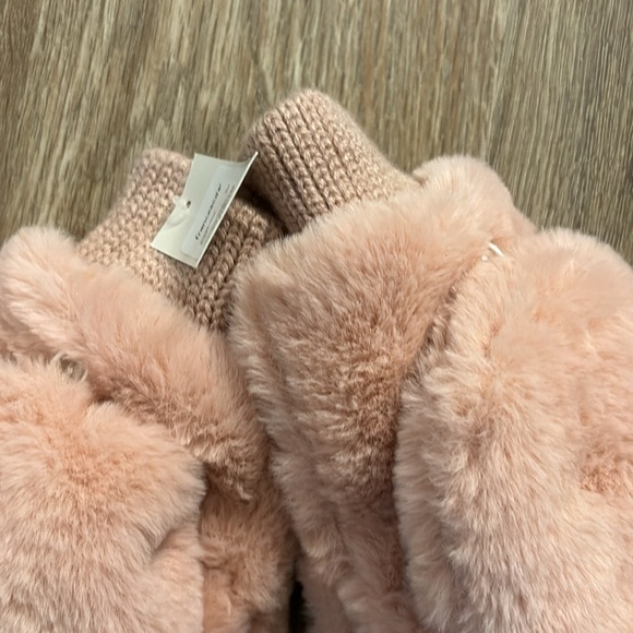 Francesca’s Fuzzy Blush furmittens. Soft and cozy. OS - Picture 4 of 5